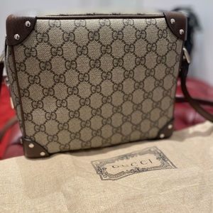 - GUCCI GG Supreme Monogram Square Shoulder Bag Brown